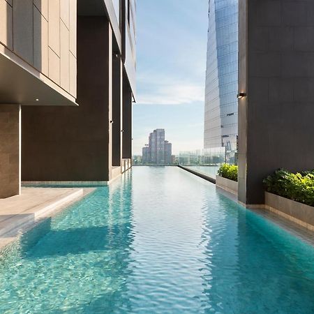 Ascott Thonglor Bangkok Hotell Exteriör bild The Sky Pool