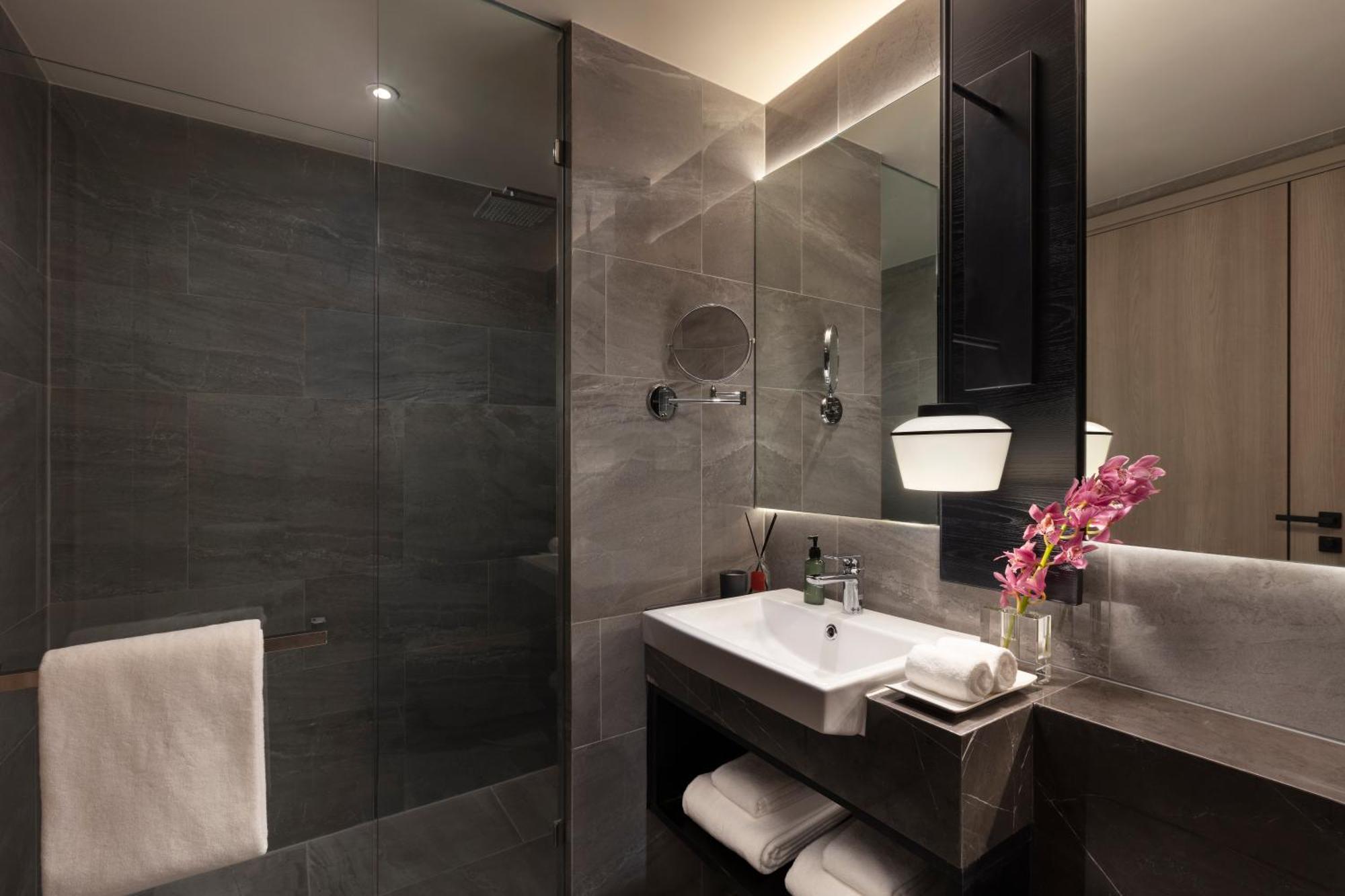 Ascott Thonglor Bangkok Hotell Exteriör bild Bathroom