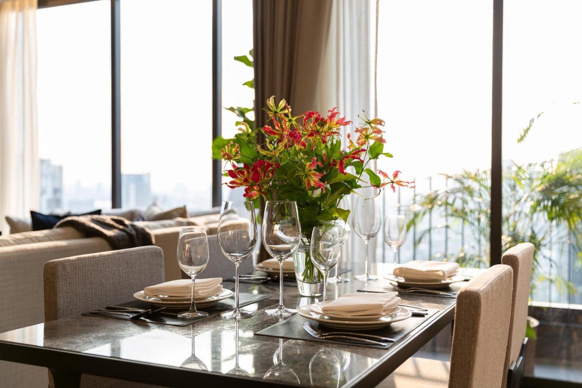 Ascott Thonglor Bangkok Hotell Exteriör bild A dining room
